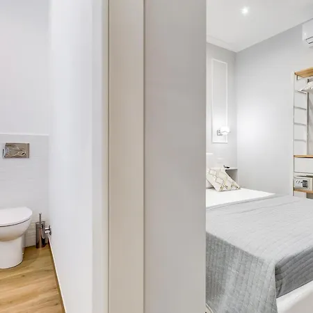 Opera Private By Premium Collection