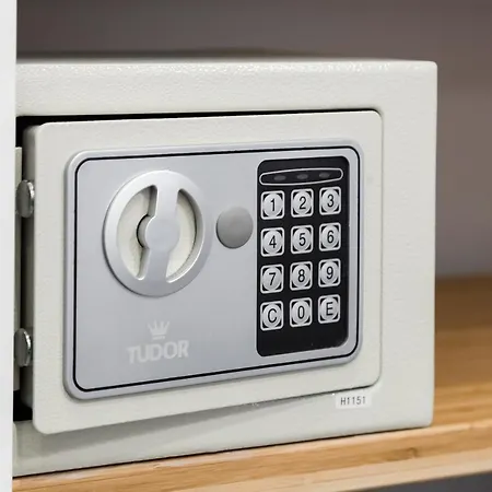 Opera Private By Premium Collection