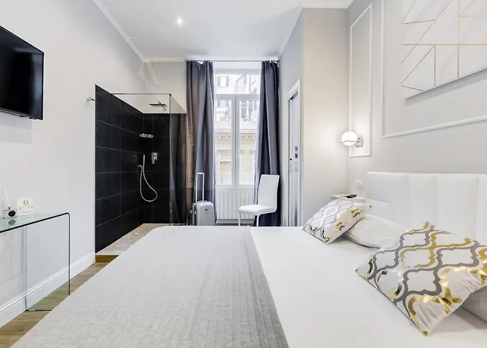 Opera Private By Premium Collection