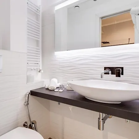 Opera Private By Premium Collection