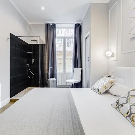 Opera Private By Premium Collection