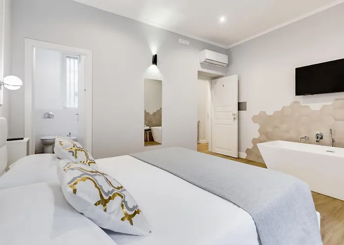 Opera Private By Premium Collection