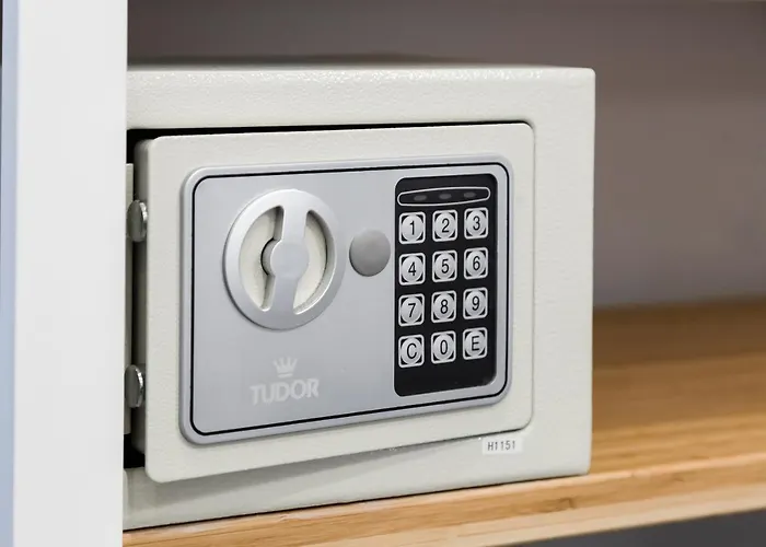 Opera Private By Premium Collection